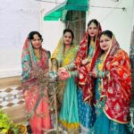 बारिश की बूंदों के बीच अटूट रहा सुहाग का संकल्प, करवा चौथ पर चांद के इंतजार में धड़कते रहे दिल