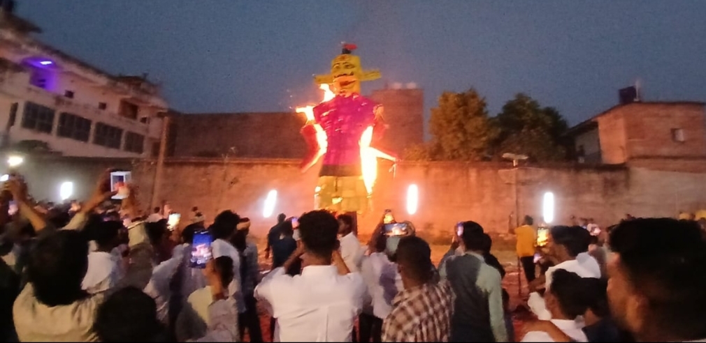 up-35-foot-ravana-effigy-in-fl