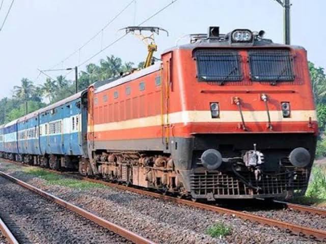 temporary-coaches-in-10-trains