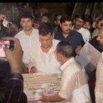 मऊ हादसे के पीड़ित परिवारों के साथ खड़े हुए मंत्री अरविंद शर्मा,एक-एक लाख की आर्थिक सहायता